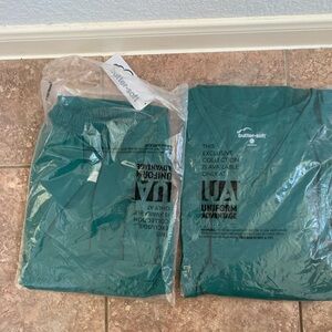 Butter-soft 2 piece scrub set in green color, brand new